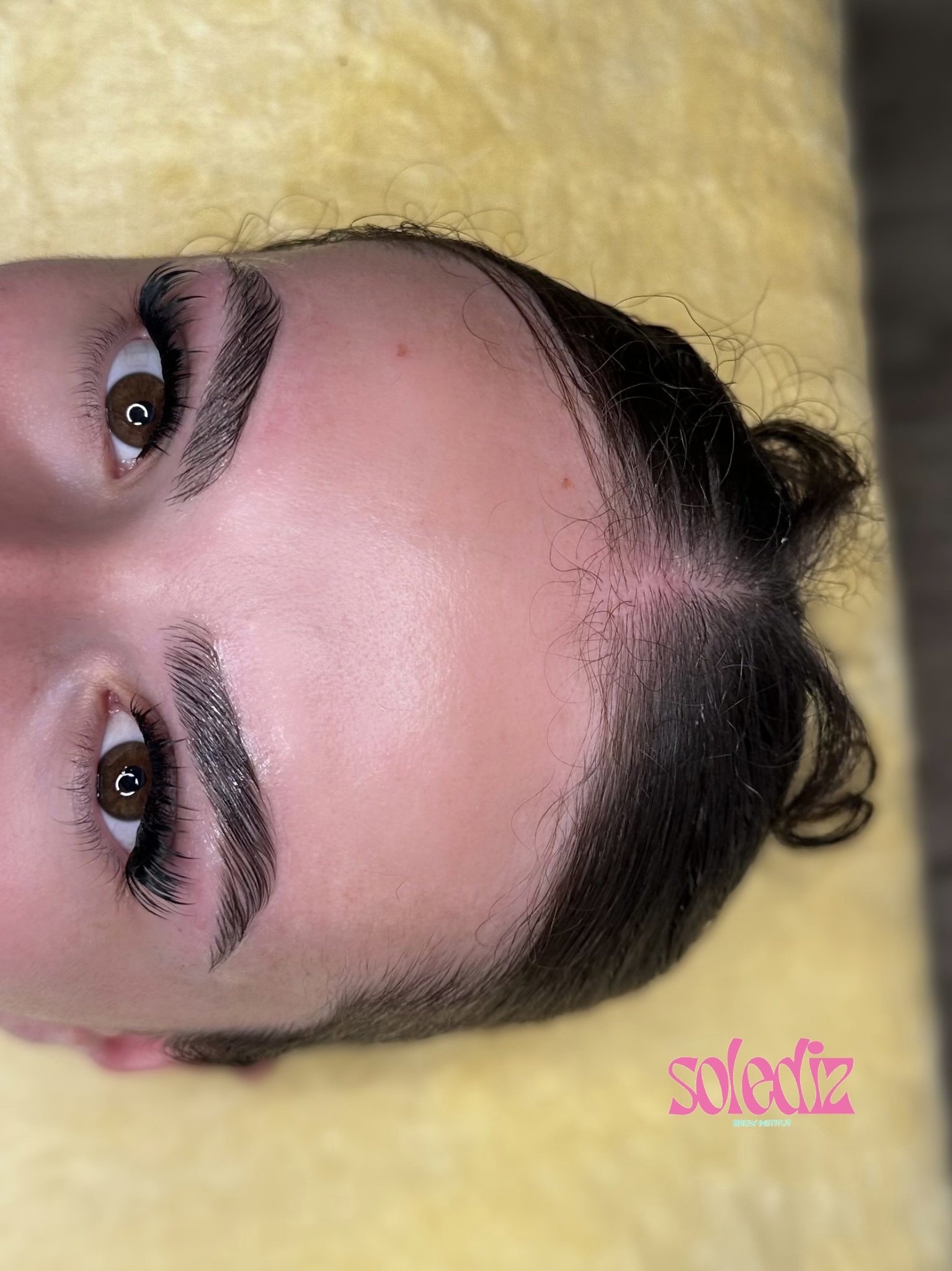 Épilation sourcils + restructuration 
